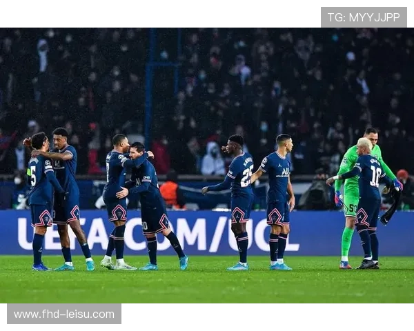 巴黎圣日耳曼平衡打法受赞誉，英超定位球依赖症引发风格争议